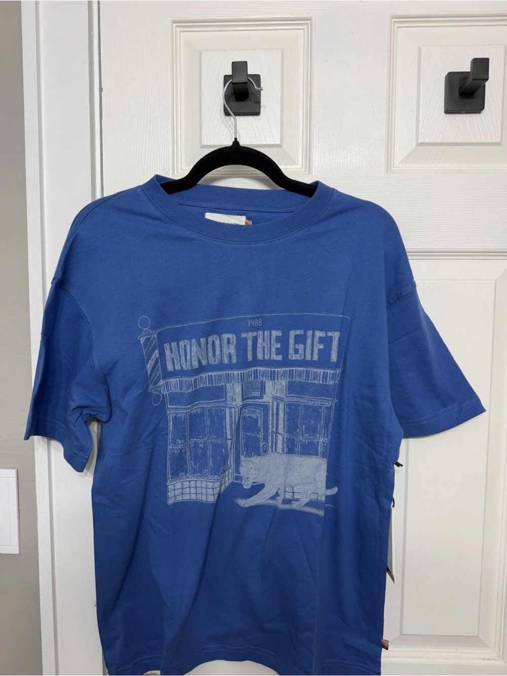 Honor The Gift Barbershop Cotton Graphic T-Shirt Blue Size Small